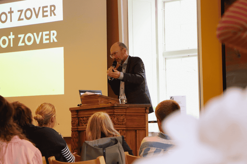 Museumsdirektør Guus Sluiter fortæller om Tot Zover