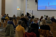Gæster til arrangementet om sorg på biblioteket.