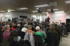 Musiker Kenneth Thordal spiller sin musik fra albummet 'Den tid. Den sorg' ved tema-aftenen om sorg på Odense Hovedbibliotek.