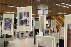 Udstillingen 'De døde i vores liv' vist på Odense Hovedbibliotek.
